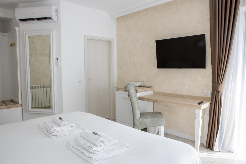 Camera King Deluxe - cazare hotel Sighetu Marmației - baie modernă