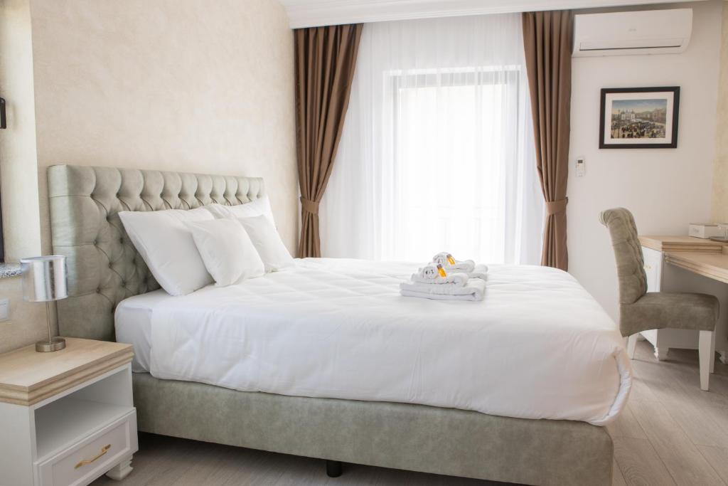 Camera Deluxe - cazare hotel Sighetu Marmației - vedere interioară