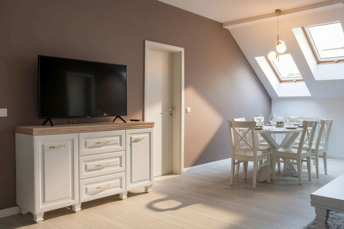 Apartament Penthouse - cazare hotel Sighetu Marmației - pat și amenajare